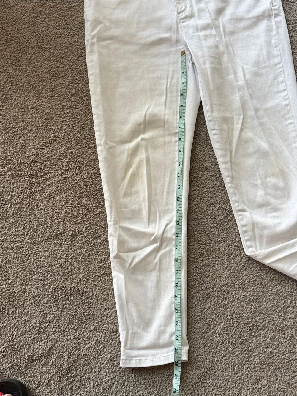 Michael Kors White Cropped Slim Ankle Jeans!